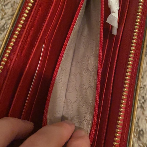 Michael Kors Red Jetset Travel Specchio Leather Zipper Wallet - Picture 12 of 13